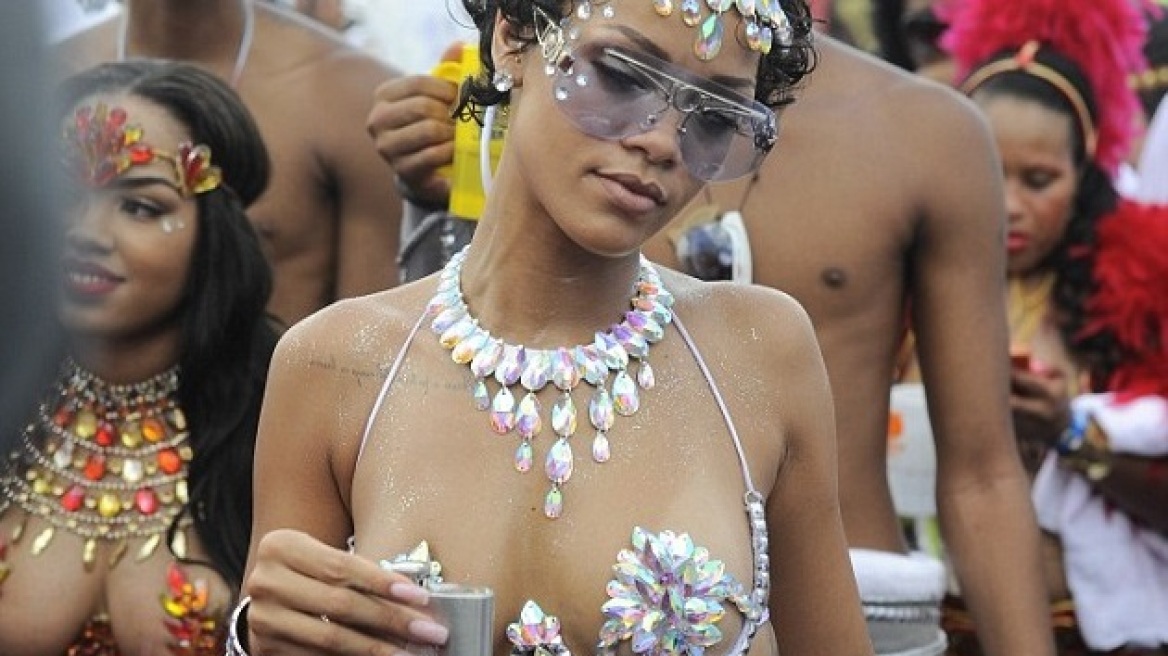 Η Rihanna γιορτάζει το καρναβάλι σα… «γνήσια» Βραζιλιάνα